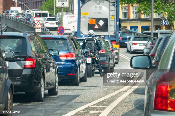 rush hour traffic in downtown, hamburg - overtaking stock pictures, royalty-free photos & images