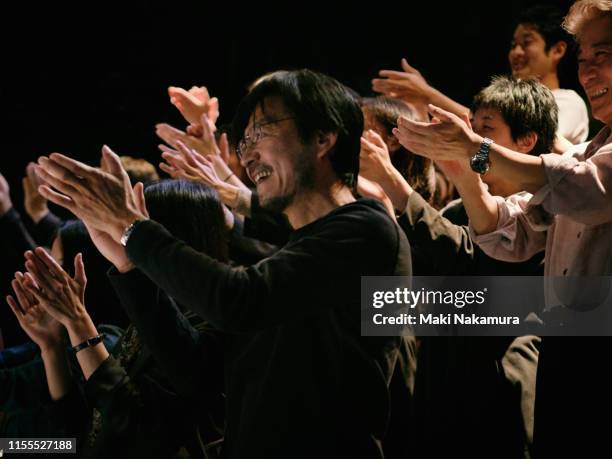 they are standing ovation with smile - 日本人　応援 ストックフォトと画像