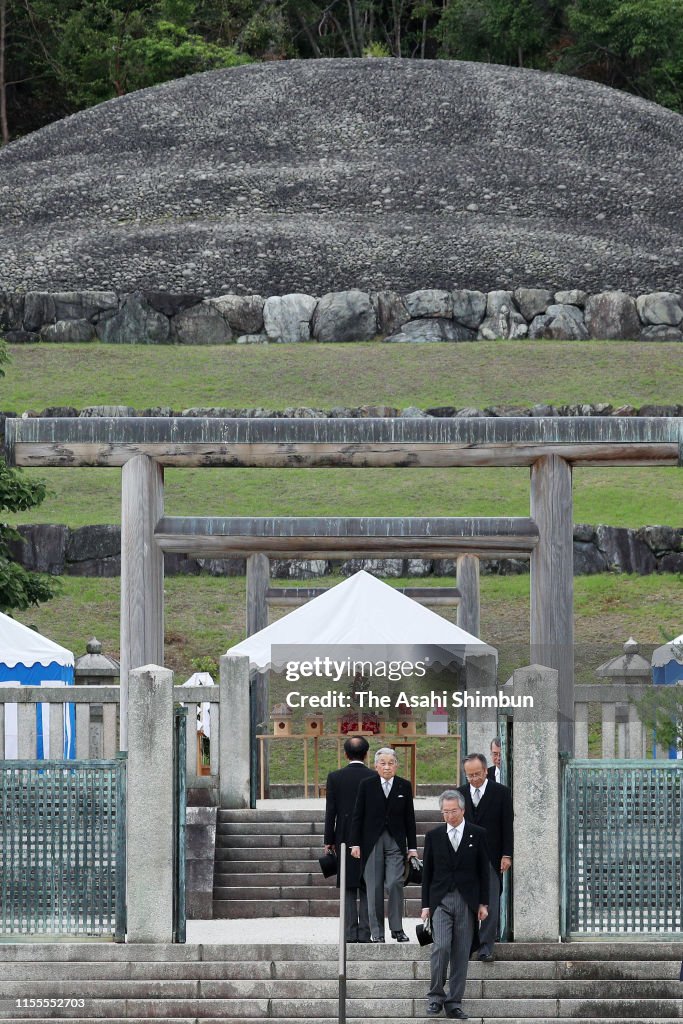 Emperor Emeritus And Empress Emerita Visit Kyoto - Day 2