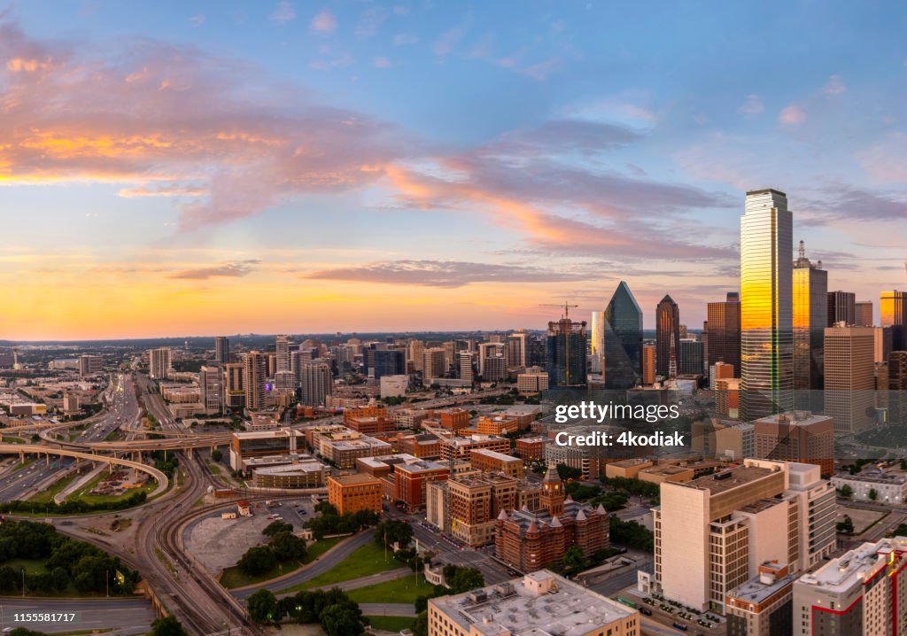 El horizonte nocturno de Dallas Texas