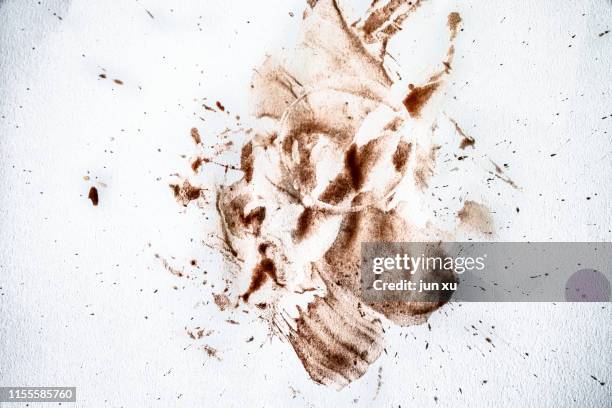 a coffee stain spilled on the paper - sujo - fotografias e filmes do acervo