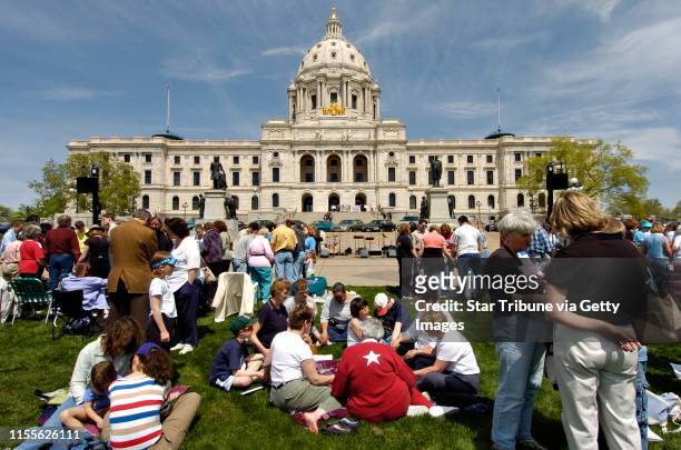 David Brewster/Star Tribune Thursday_05/06/04_StateCapitol,St.Paul - - - - National Day of Prayer on the State Capitol south lawn drew several...