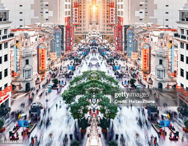 nanjing road pedestrian street, shanghai - shanghai business stock-fotos und bilder