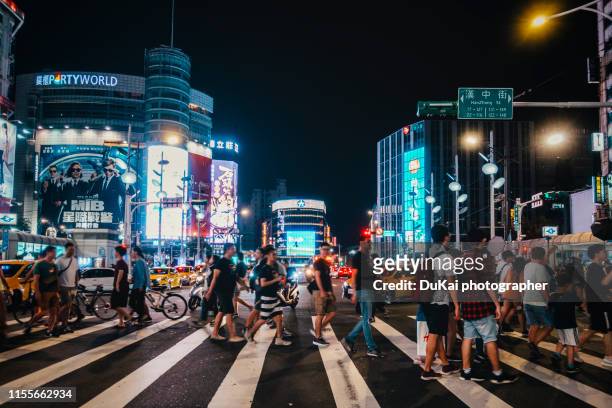 taiwan, taipei, ximending at night - taipeh stock pictures, royalty-free photos & images