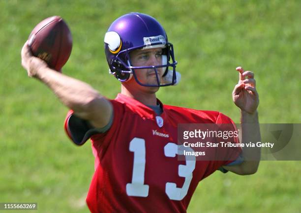 Bbisping@startribune.com Eden Prairie, MN., Wednesday, 9/19/2007. Vikings back-up quarterback Kelly Holcomb looked to pass downfield during practice...