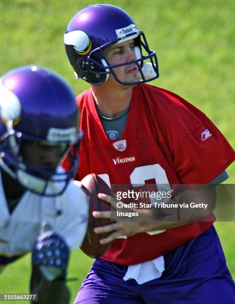 Bbisping@startribune.com Eden Prairie, MN., Wednesday, 9/19/2007. Vikings back-up quarterback Kelly Holcomb looked to pass downfield during practice...