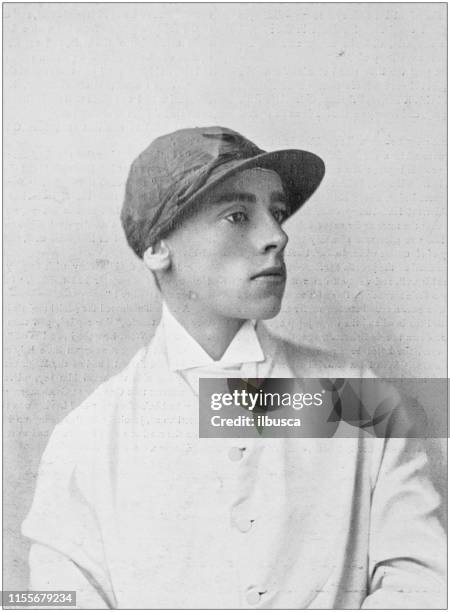 stockillustraties, clipart, cartoons en iconen met antieke vintage zwart-wit foto: horseracing jockey portret - cap hat