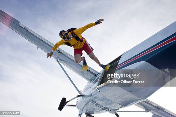 man jumps with mask and flippers out of an aircraf - parachute jump stockfoto's en -beelden