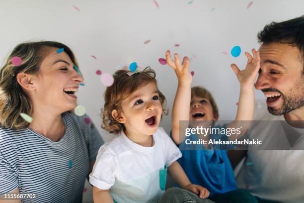 familienzeit - boy portrait studio stock-fotos und bilder