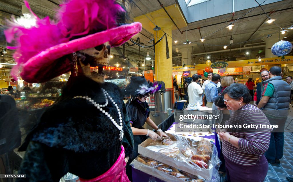DAVID BREWSTER ¬• dbrewster@startribune.com    Sunday  11/07/10  Minneapolis taste of mexcico festival - maybe day of the dead theme?  ]    Sunday was the Day of the Dead, a festival day for many Mexican and Central Americans. Seen here is "Catrina" (ak