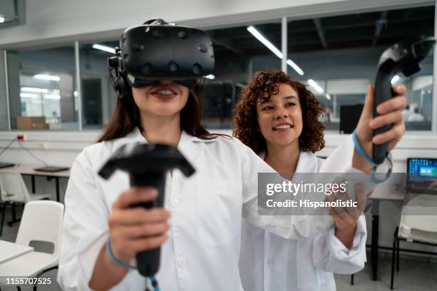 female students using technology at the college lab - virtual reality classroom stock pictures, royalty-free photos & images