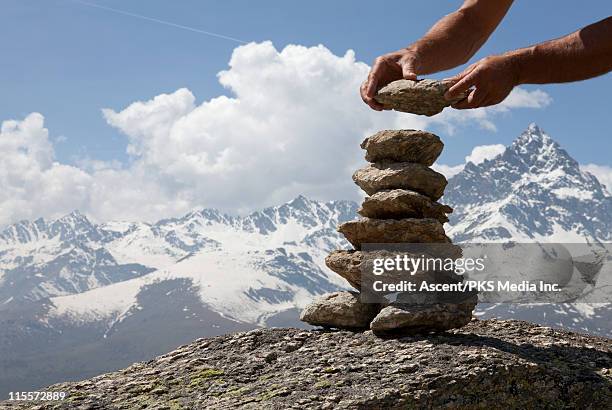 detail of building a rock cairn on mtn summit - steinpyramide stock-fotos und bilder