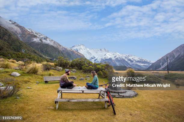 friends sit and have coffee in the mount cook national park. - coffee top view stock-fotos und bilder