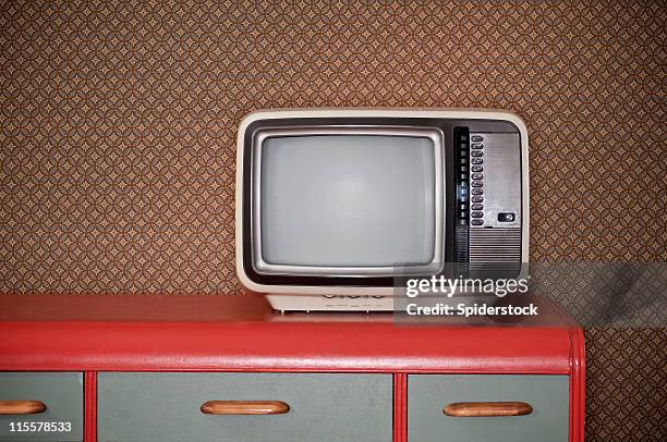 televisión en los años sesenta retro escritorio - 80s living room fotografías e imágenes de stock