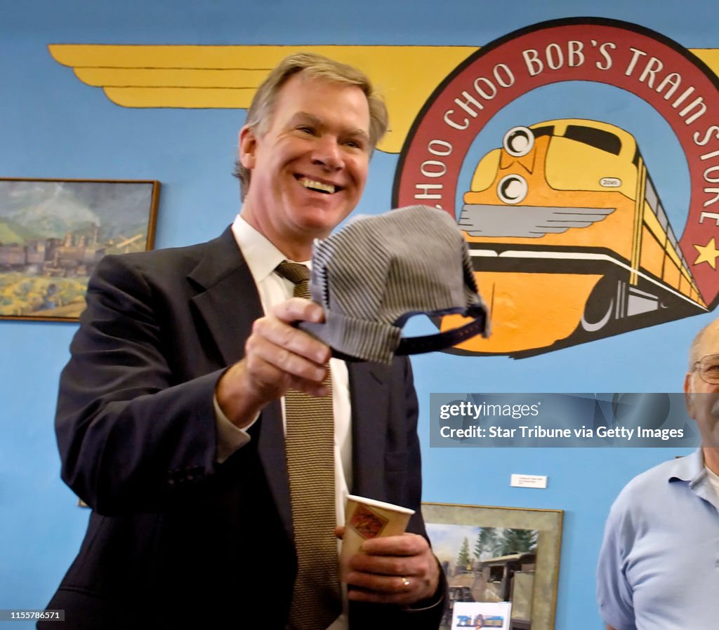 DAVID BREWSTER \u2022 dbrewster@startribune.com Thursday_12/7/06_St.Paul (Medcalf profile on Coleman) St.Paul mayor Chris Coleman at a small buisness promotion at Choo-Choo Bob's Train Store. ORG XMIT: