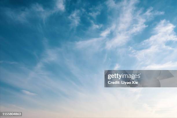 empty sky with clouds - wind photos et images de collection