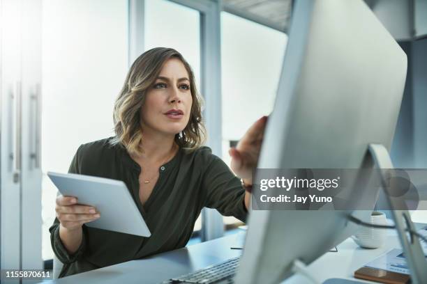 she's a well connected business woman - mid adult women stock pictures, royalty-free photos & images