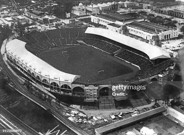 Vue générale non datée du stade de Wembley, ayant une capacité de 150.000 places, lors d'un match opposant Sheffield United à Cardiff City à Londres....