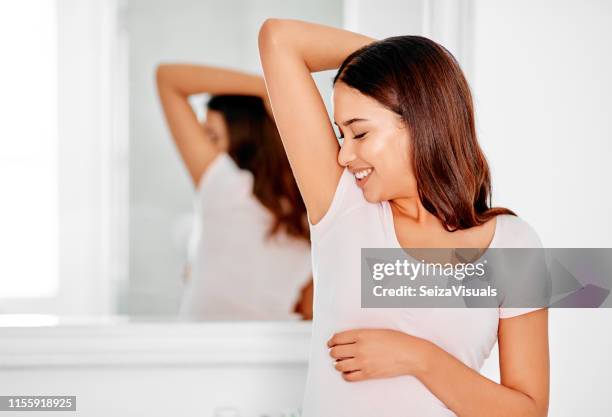 glatt und frisch, wie ich sie will - unter dem arm stock-fotos und bilder