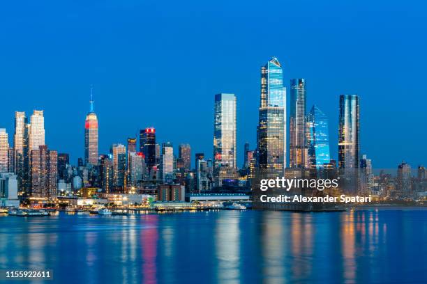 new york skyline with empire state building and hudson yards, united states - hudson yards foto e immagini stock