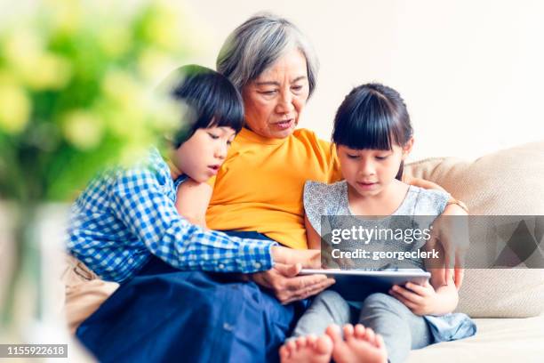 watching a movie together - watching ipad stock pictures, royalty-free photos & images