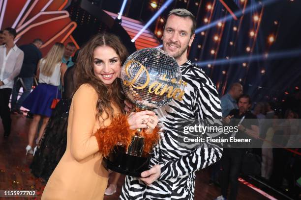 Winners Pascal Hens and Ekaterina Leonova pose on stage during the finals of the 12th season of the television competition "Let's Dance" on June 14,...