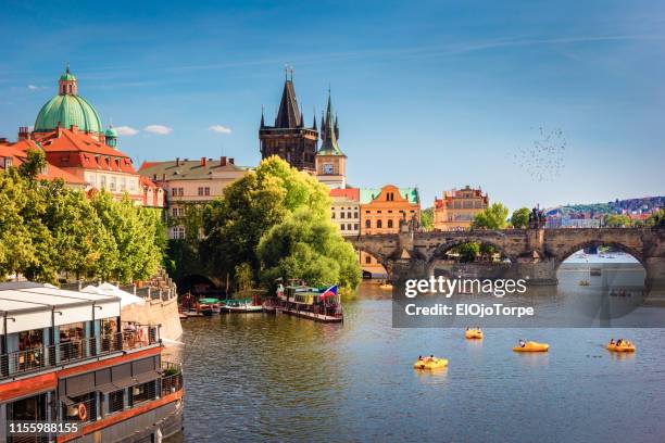 charles bridge and prague castle, prague, czech republic - prague bildbanksfoton och bilder