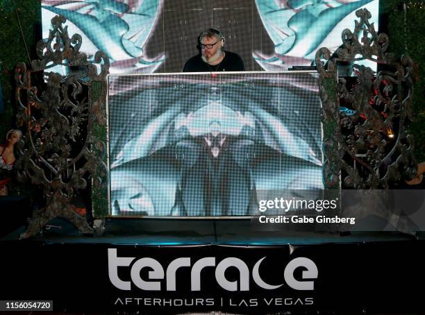 Actor and DJ Kristian Nairn performs during the Rave of Thrones comic con party at The Hustler Club on June 14, 2019 in Las Vegas, Nevada.