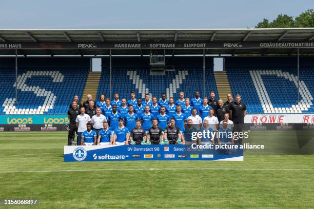 July 2019, Hessen, Darmstadt: Soccer 2nd Bundesliga: Photo shoot in Darmstadt 98 for the 2019/20 season in the Merck Stadium at Böllenfalltor: back...