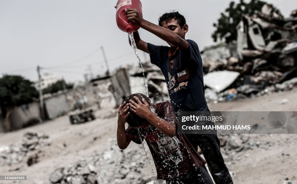 TOPSHOT-PALESTINIAN-GAZA-WEATHER