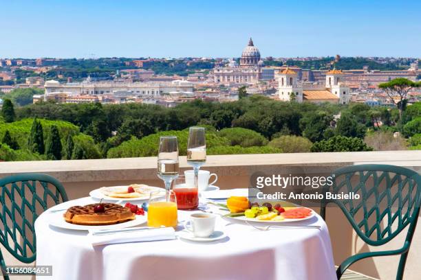 breakfast in rome - colazione hotel foto e immagini stock