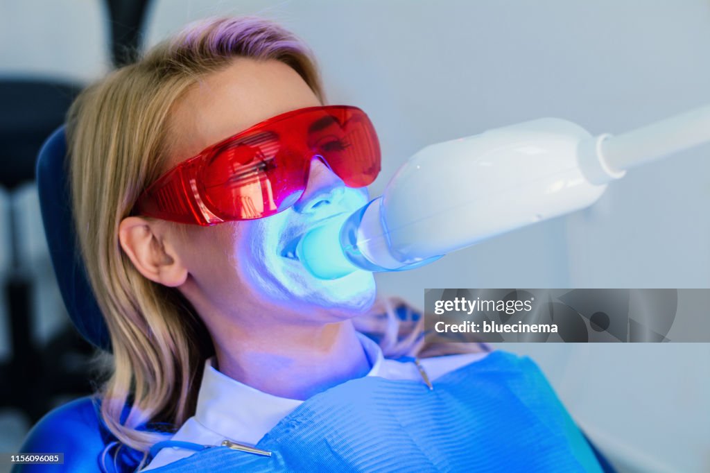 Tandheelkunde tandarts werken tanden whitening tandheelkundige medische proces