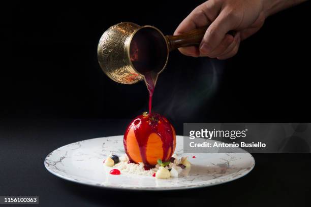 raspberry coulis - formell restaurang bildbanksfoton och bilder
