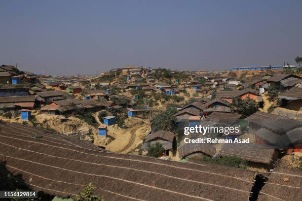 the world’s largest rohingya refugee camp in bangladesh - plight of rohingya refugees stock pictures, royalty-free photos & images