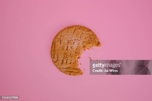 cookie with bite missing - erdnussbutter stock-fotos und bilder