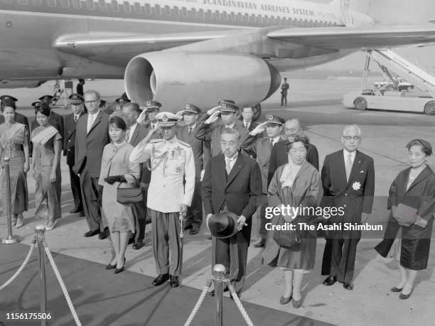 King Bhumibol and Queen Sirikit of Thailand are welcomed by Emperor Hirohito and Empress Nagako on arrival at Haneda Airport on May 27, 1963 in...