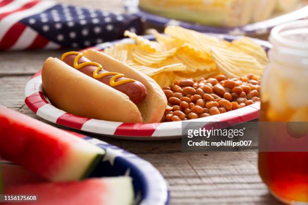 fourth of july holiday hot dog backyard barbecue - paper plate stock pictures, royalty-free photos & images