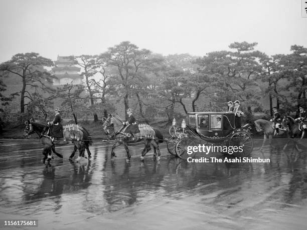 Coach carrying King Bhumibol and Queen Sirikit of Thailand is seen on arrival at Imperial Palace for the state banquet on May 28, 1963 in Tokyo,...