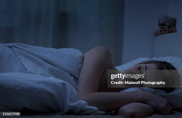young woman sleeping - woman sleep bedroom foto e immagini stock