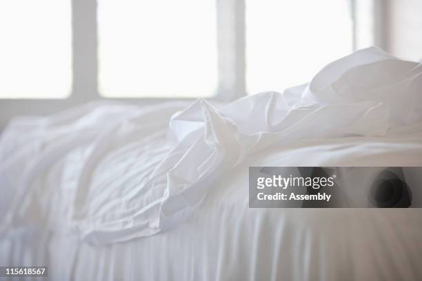 close up of white sheets on bed - sheet bedding stock-fotos und bilder
