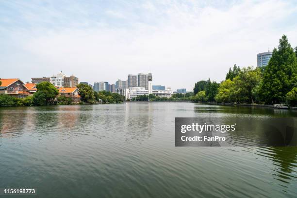 lakeside park in the city - hefei foto e immagini stock