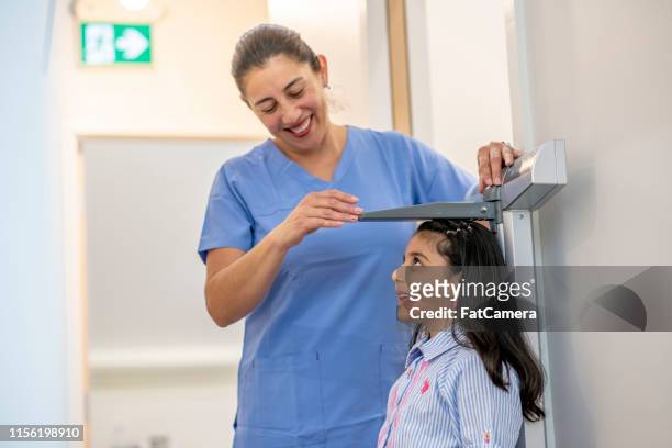 little girl at doctor's office - altitude sickness stock pictures, royalty-free photos & images
