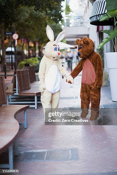 bunny and bear going along the street - bear suit 個照片及圖片檔