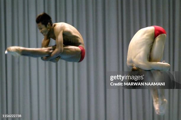 Malaysian divers Ken Nee Yeoh and Roslan Rossharisham perform in the final of the men's 3m sychronized dive event, 09 October 2002, at Sajik pool in...