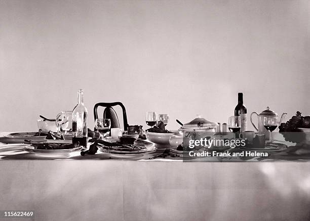 remnants of a sumptuous dinner party - leftover stockfoto's en -beelden