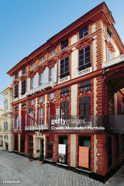 Italy; Liguria; Genoa; Palazzo Rosso. Foreshortened view Palazzo Rosso rustication/ashlar-work Genoa