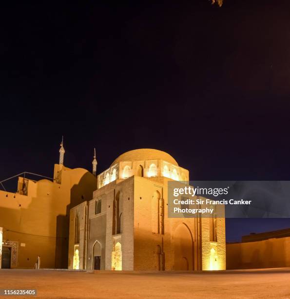 tomb of the 12 imams mausoleum illuminated at night in yazd, iran - yazd stockfoto's en -beelden