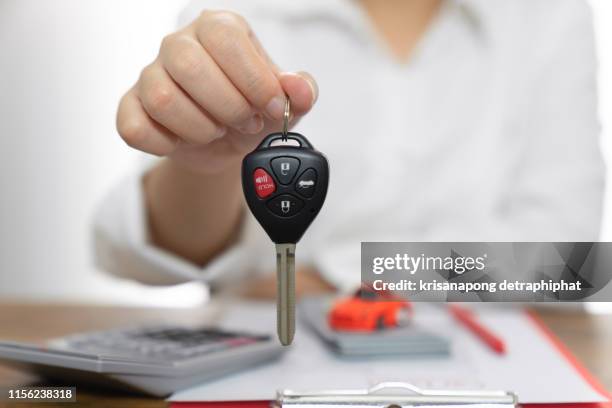 women holding car keys,sell cars,car trading,car insurance,car insurance concept - car insurance stock pictures, royalty-free photos & images