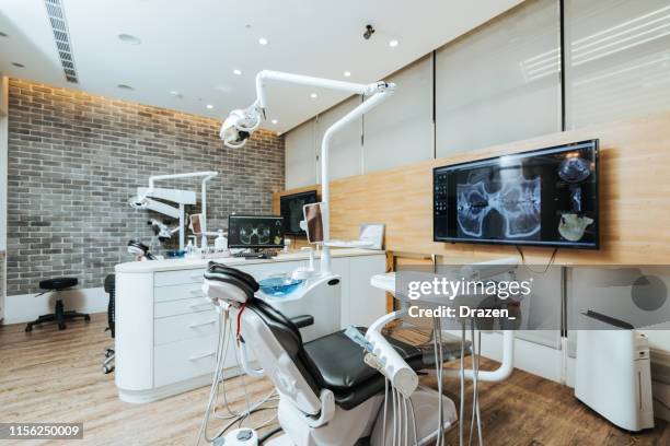 dentist office with modern equipment and microscope - consultório dentário imagens e fotografias de stock