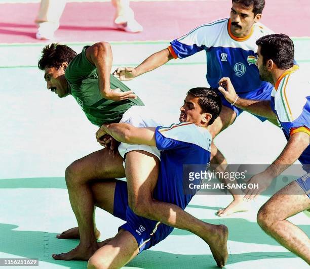 Indian Kabadi team defenders try to trap a Pakistani attacker during the preliminary for Kabadi event at the14th Asian Games in Busan, 07 October...